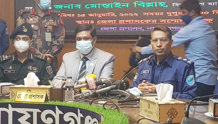 Narayanganj deputy commissioner (DC) Mostain Billah (2nd from left) talks to media at the DC's conference room on Sunday afternoon.