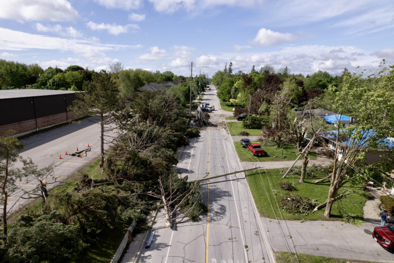 Canada storm death toll rises to 8, half a million without power
