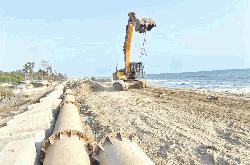 Unplanned sand lifting threatens Shah Pori Island embankment 