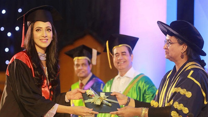 Actress Bidya Sinha Saha Mim accepts certificate from Education Minister Dipu Moni at a convocation ceremony of Southeast University held at Bangabandhu International Conference Center in the capital on Thursday (July 21).