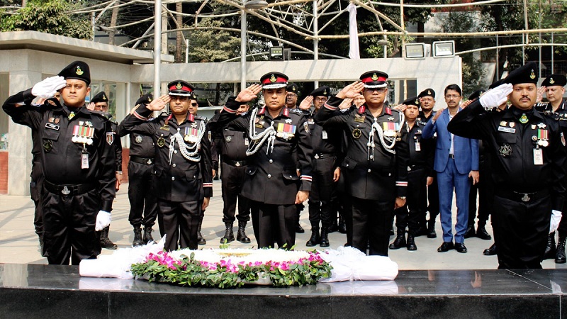 Rapid Action Battalion Director General M Khurshid Hossain and other senior officials of the force place wreath at the portrait of Father of the Nation Bangabandhu Sheikh Mujibur Rahman at Dhanmondi Road 32 in the capital on Thursday.