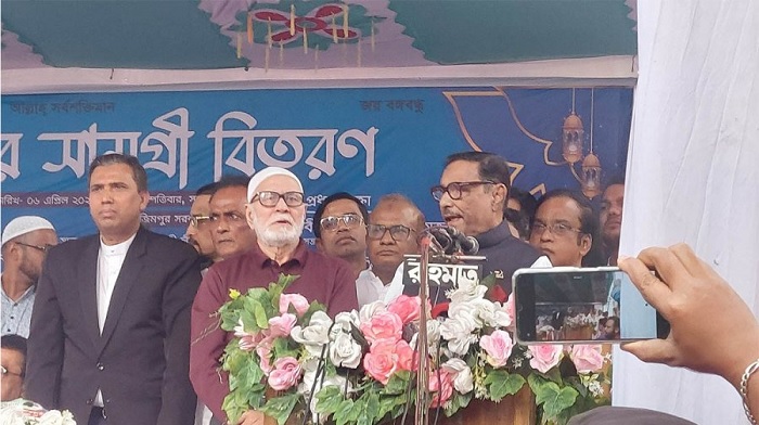 Awami League general secretary Obaidul Quader speaks at an iftar items distribution programme of Lalbagh Thana Awami League at Azimpur Government Colony ground on Thursday (April 6) afternoon.
