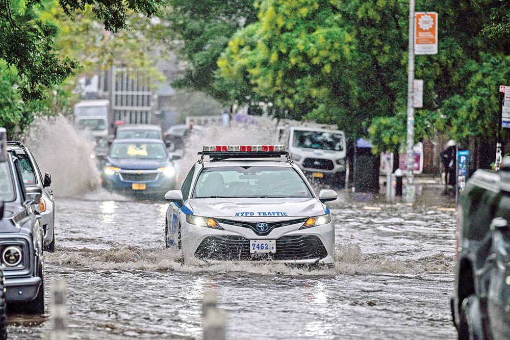 New York flooded by heavy rains, subway partly paralyzed