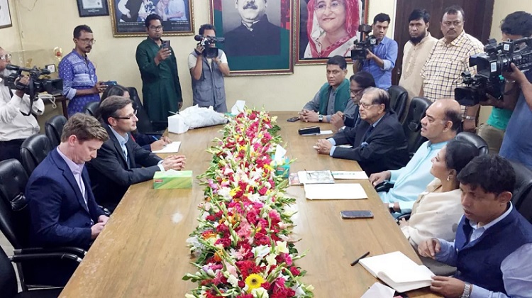 A delegation of visiting US Pre-Election Assessment Team held a meeting with Awami League leaders on Friday afternoon.