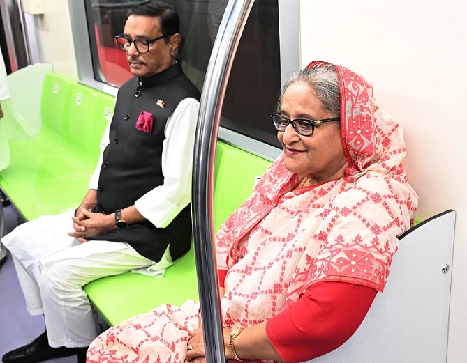 Prime Minister Sheikh Hasina on Saturday afternoon travels to Motijheel from Agargaon Station after inaugurating the Motijheel- Agargaon section of metro rail.