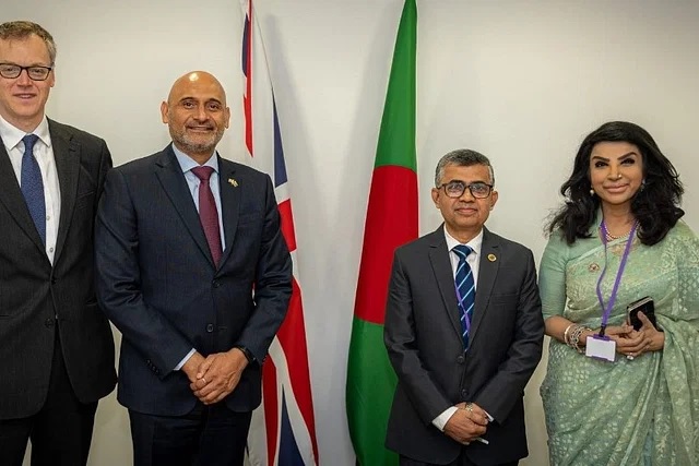 UK minister Michael Tomlinson and immigration enforcement director Bas Javid after the signing the instrument with Bangladeshi diplomats UK govt website