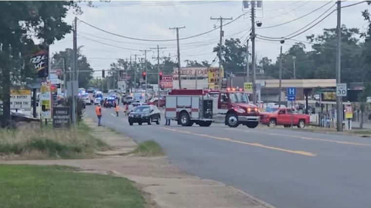3 killed, 10 wounded in US supermarket shooting