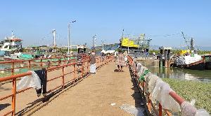 Myanmar gunfire disrupts operations at Teknaf land port