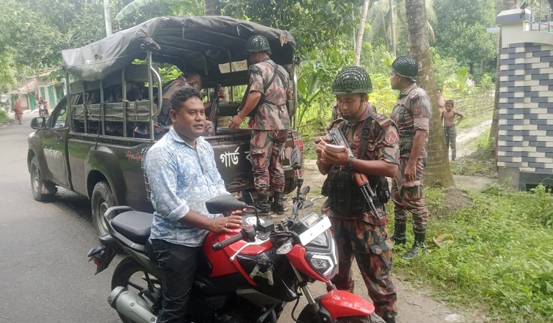 BGB strengthen security measures in Satkhira ahead of Sharadiya Durga Puja. Photo: The Daily Observer. October 2.