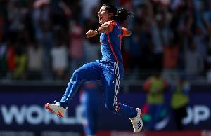 India beat Pakistan by 6 wickets