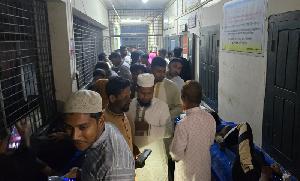 11 hurt in clash over money dispute in Natore