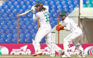 De Zorzi, Stubbs tons put SA in command against Bangladesh