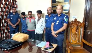 3 held with 4-kg hemp in Bogura