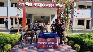 Youth held with 6 gold bars along Satkhira border