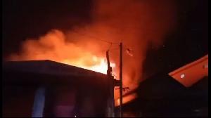 Khulna godown fire destroys 10 shops