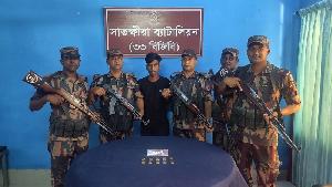 Teen held with 10 gold bars at Satkhira border