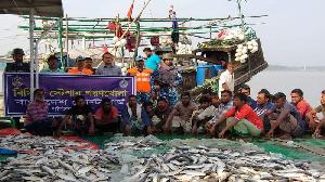 1,200kg Jatka seized, 10 fishermen fined in Bagerhat