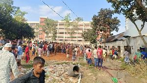 Vehicle, factory torched amid RMG workers' unrest in Savar, Gazipur