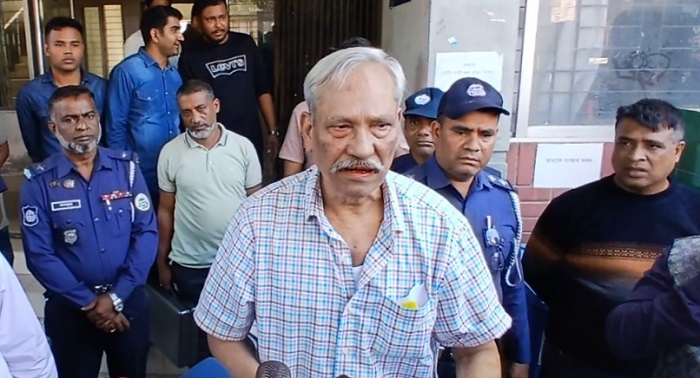 Shahjahan went to Rajapur police station at around 10AM on Thursday to file a complaint. Photo: Observer 