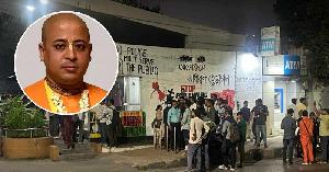 Hindu leaders protest detention of Chinmoy Krishna Das outside DB office  