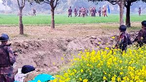 Tension mounts between BGB-BSF over fence construction