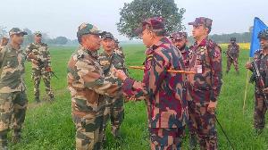 BGB and BSF hold flag meeting over border fencing issue in Naogaon  