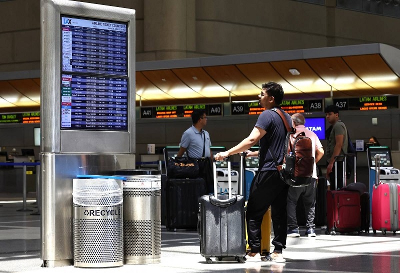 Thousands of flights cancelled, delayed over US storm