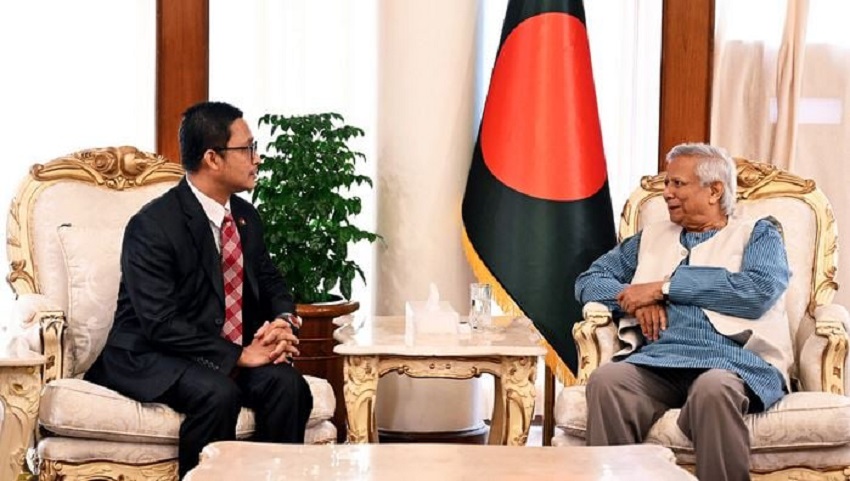 Malaysian High Commissioner to Bangladesh Mohd Shuhada Othman today called on Chief Adviser Professor Muhammad Yunus at the State Guest House Jamuna. Photo: PID