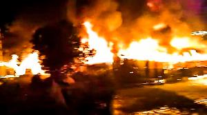 5 cotton warehouses gutted in Bagerhat 