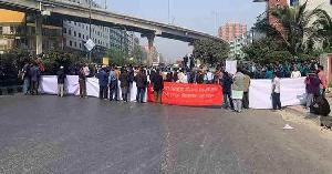 CNG drivers' protest paralyzes traffic in Mohakhali  
