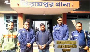 Man held with 12 gold bars along Hili border