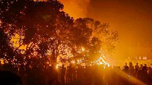 Jhut warehouse catches fire in Gazipur 