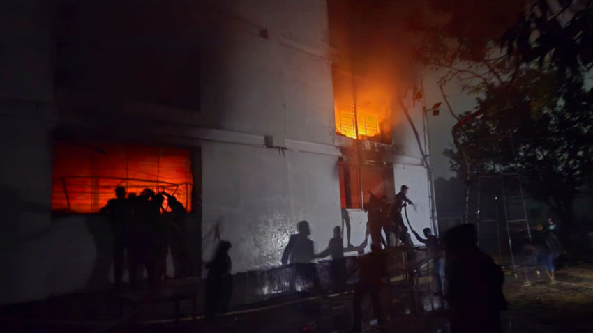 The agitating workers set fire to the factory of Grameen Fabrics in Kashimpur around 5:30pm. Photo: Collected