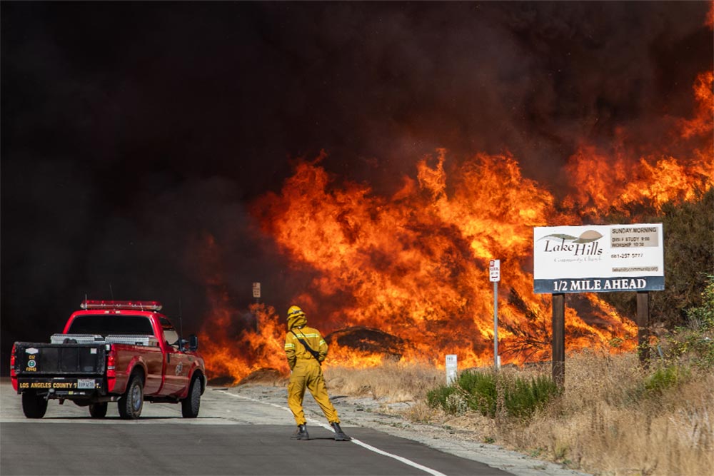 New wildfire near Los Angeles explodes to 9,400 acres, forces evacuations