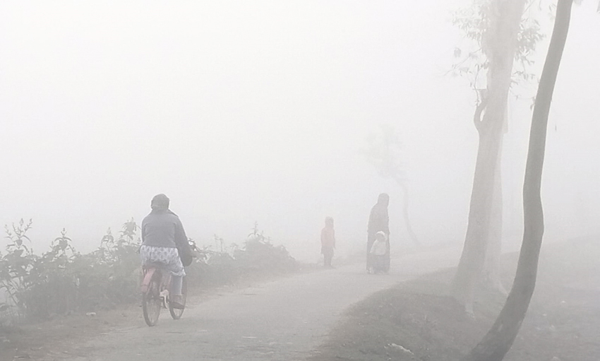 The high moisture content in the atmosphere is preventing sunlight from breaking through, resulting in insufficient warmth during the winter days in Kurigram. Photo: Observer