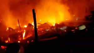11 shops gutted in Barguna fire