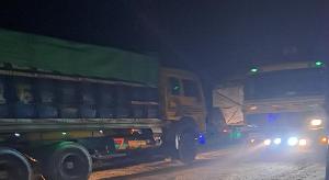 Truck drivers’ protest in Lalmonirhat over assaulting co-worker