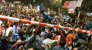DU and 7-college students face off at Nilkhet intersection amid protests