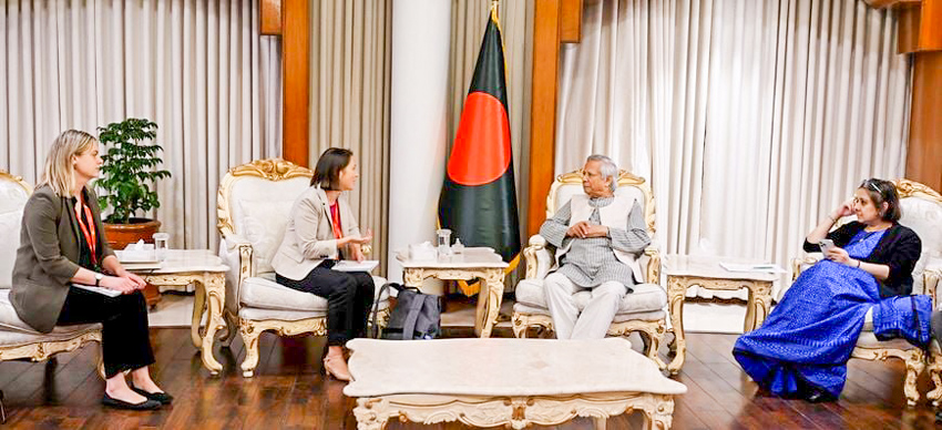A HRW delegation today called on Chief Adviser Professor Muhammad Yunus in the capital. Photo : PID