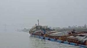 Lighter vessel sinks in Rupsha River 