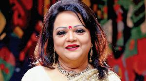 Sabina Yasmin collapses on mid-performance 