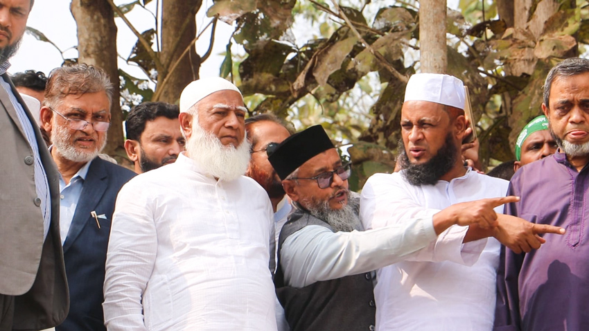 Bangladesh Jamaat-e-Islami Ameer Dr. Shafiqur Rahman have visited the grave of martyr Shraban in Feni. Photo: Observer