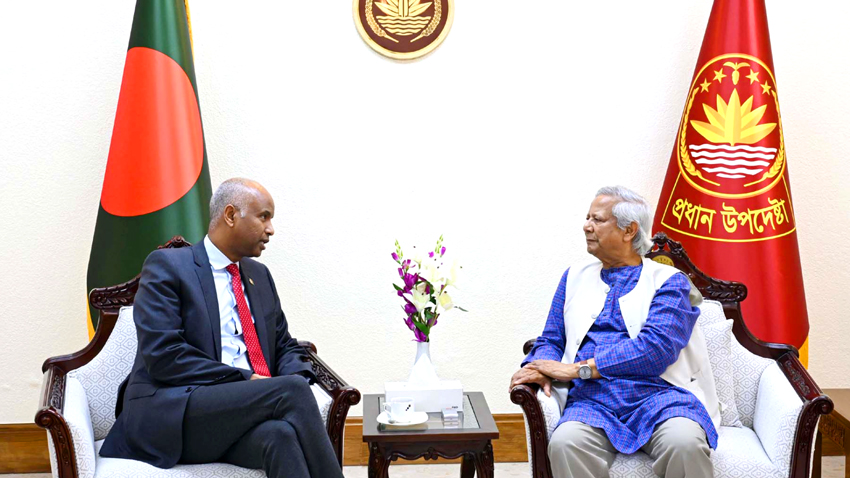  The Minister of International Development of Canada, Ahmed Hussen, called on Chief Adviser Professor Muhammad Yunus on Monday at the Chief Adviser's Office in Tejgaon, Dhaka. Photo: PID