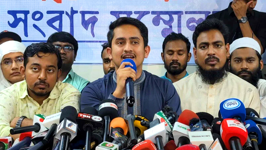 Key Organiser of the Nagorik Committee, Sarjis Alam, addressed the reporters during a press conference held at JANAC office in Bangla Motor on Monday. Photo: Collected
