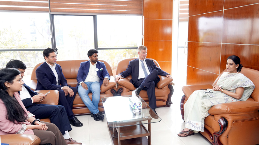 Former Norwegian Minister for Development and Environment, Erik Solheim, along with a delegation, met with Adviser Syeda Rizwana Hasan at Pani Bhaban in Dhaka on Sunday. Photo: PID