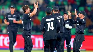 New Zealand crush South Africa to set up final against India  