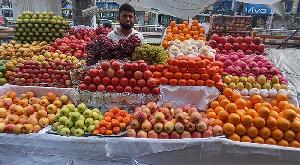 Fruit prices go beyond reach of commoners in Rajshahi