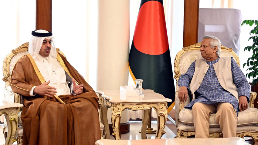 Qatar's Ambassador to Bangladesh, Seraya Ali Al-Qahtani, met with Chief Adviser Professor Muhammad Yunus today at the State Guest House Jamuna in the capital. Photo: PID