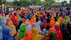 RMG workers in Gazipur protest non-payment of wages, Eid bonus