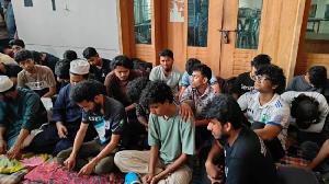KUET students begin hunger strike demanding VC’s removal